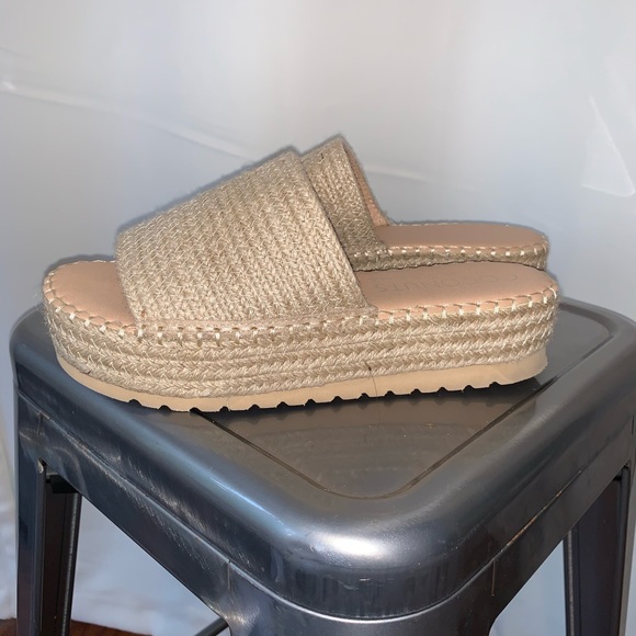 Platform slide - Picture 2 of 3